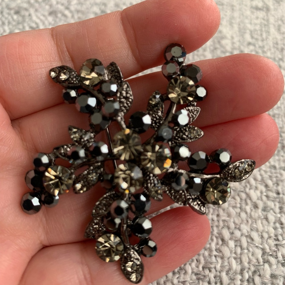 Beautiful black crystal and diamond brooch - Picture 5 of 6